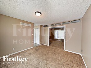 6832 Chilham Dr in Florissant, MO - Building Photo - Building Photo