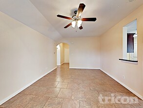 12313 Hunters Cabin Ct in Burleson, TX - Foto de edificio - Building Photo