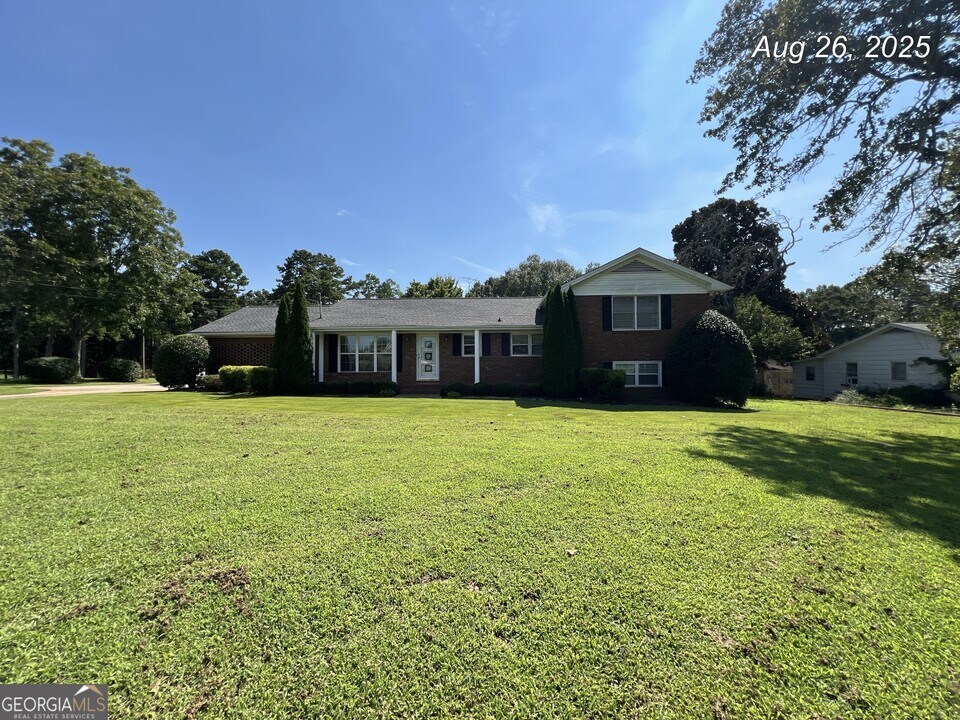 2155 Atlanta Hwy SE in Statham, GA - Building Photo