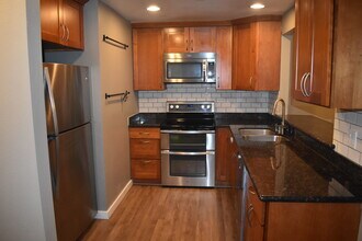 5201 22nd Ave NE, Unit 104 in Seattle, WA - Building Photo - Building Photo