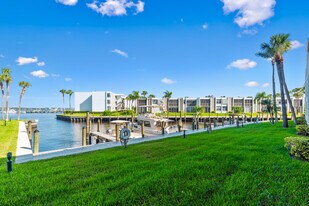 1950 SW Palm City Rd in Stuart, FL - Building Photo