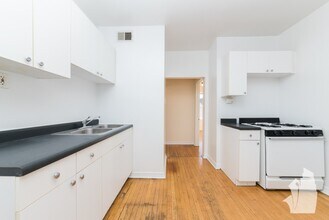3010 N Whipple St, Unit 001 in Chicago, IL - Building Photo - Building Photo