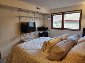 9645 Independence Dr, Unit D110 in Anchorage, AK - Building Photo - Building Photo