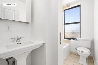180 Borinquen Pl in Brooklyn, NY - Building Photo - Building Photo
