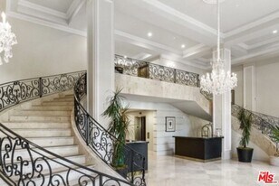 425 N Maple Dr in Beverly Hills, CA - Building Photo