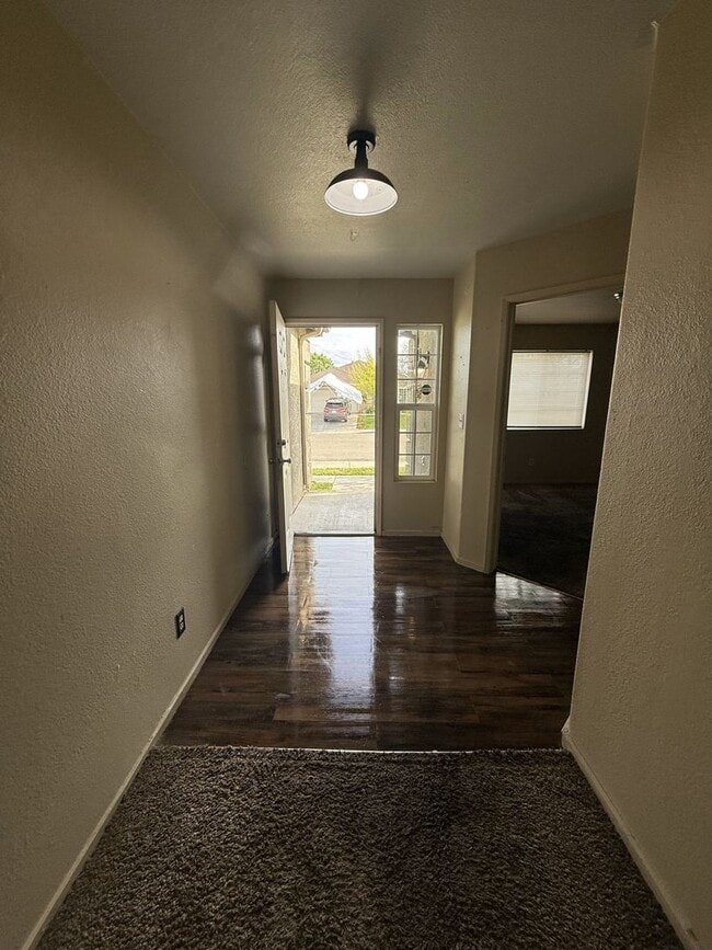 2104 Chesler St in Merced, CA - Building Photo - Building Photo