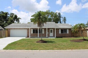 4215 18th Ave Dr W in Bradenton, FL - Building Photo