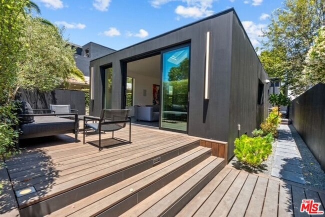 property at 1527 Cabrillo Ave