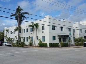 7700 Abbott Ave in Miami Beach, FL - Building Photo - Building Photo