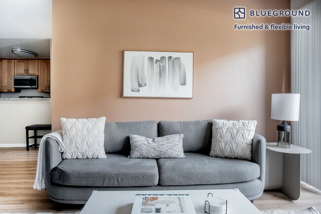 12427 W Jefferson Blvd, Unit FL2-ID1065 in Los Angeles, CA - Building Photo - Building Photo