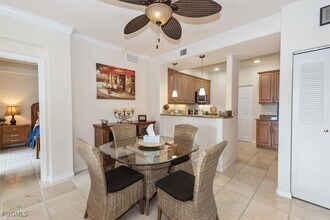 13170 Bella Casa Cir in Ft. Myers, FL - Foto de edificio - Building Photo