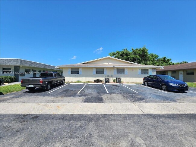 2250 NW 59th Terrace in Lauderhill, FL - Building Photo - Building Photo
