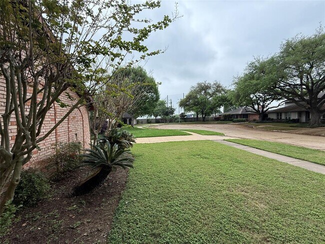 7610 Burning Hills Dr in Houston, TX - Building Photo - Building Photo