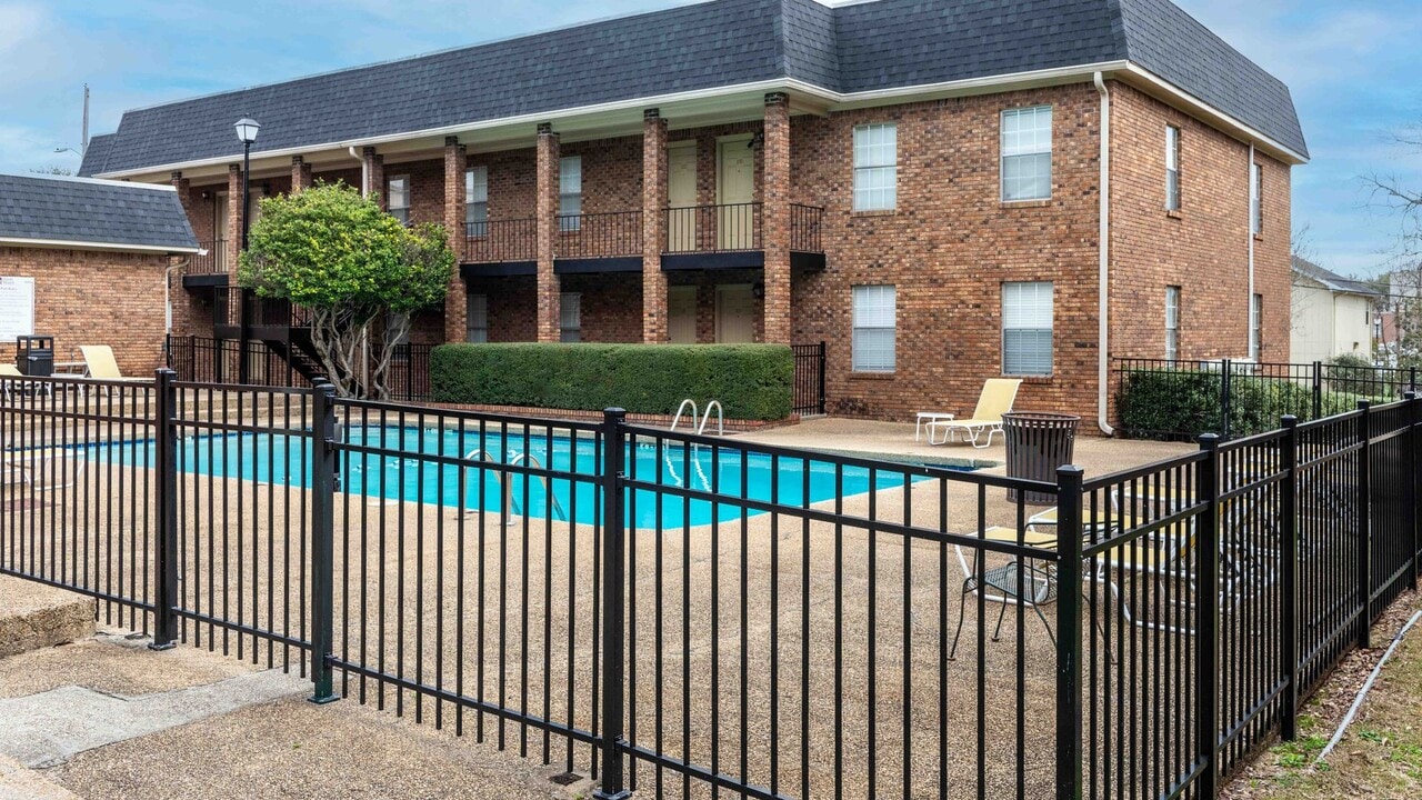 114 N 32nd Ave in Hattiesburg, MS - Building Photo