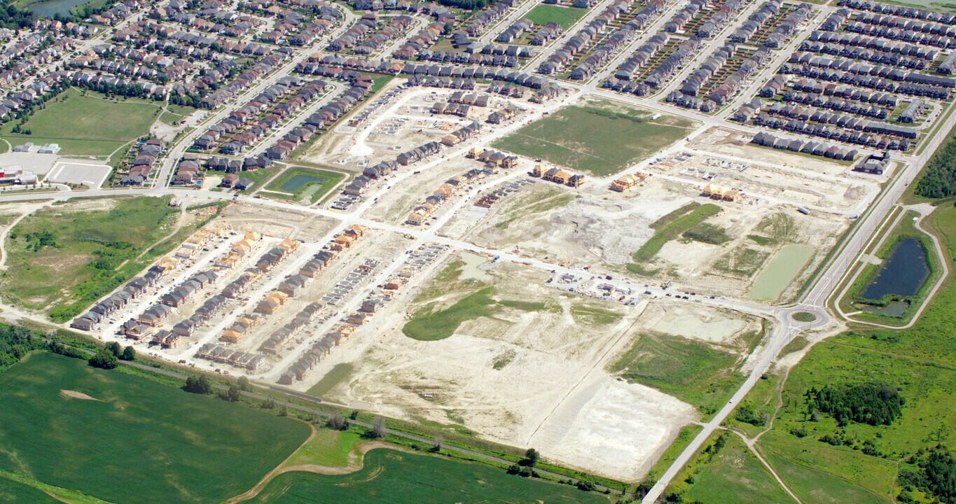 Belle Aire Shores in Innisfil, ON - Building Photo