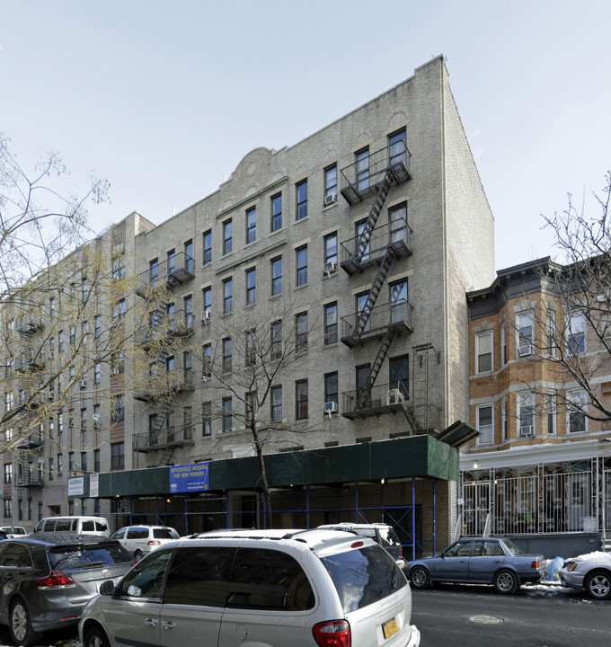 Burnside Renewal in Bronx, NY - Foto de edificio