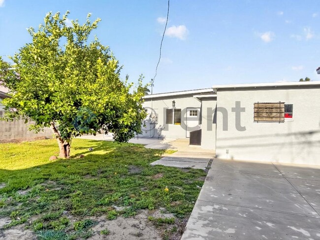 3233 Easy Ave in Long Beach, CA - Building Photo - Building Photo