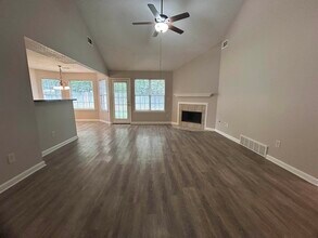 3912 Sundale Way W in Memphis, TN - Building Photo - Building Photo