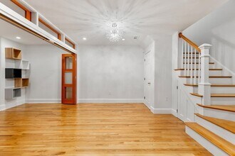 270 Beacon St, Unit 1 in Boston, MA - Foto de edificio - Building Photo