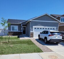 5212 Crested Hill in Pueblo, CO - Building Photo