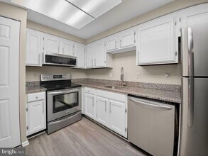 7680 Tremayne Pl in McLean, VA - Building Photo - Building Photo