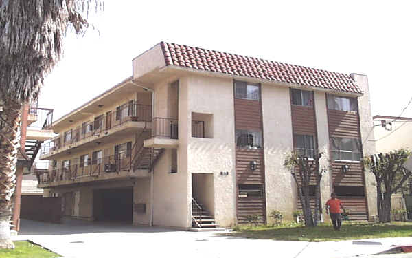 613 E Palmer Ave in Glendale, CA - Foto de edificio - Building Photo