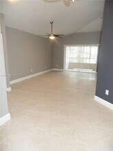 2880 N Oakland Forest Dr, Unit 308 in Oakland Park, FL - Building Photo - Building Photo