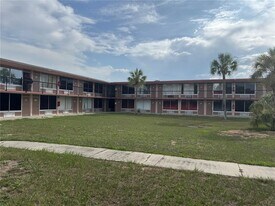 43420 US-27 in Davenport, FL - Building Photo