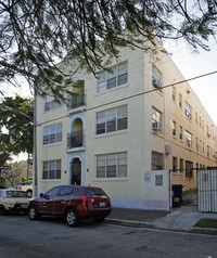 Earl Apartments in Miami, FL - Building Photo - Building Photo