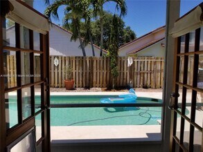 2875 NW 69th Ter in Margate, FL - Foto de edificio - Building Photo