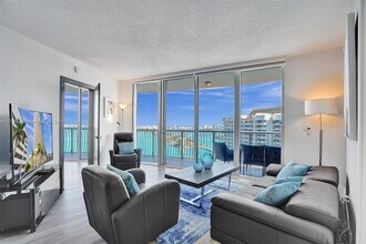 1750 N Bayshore Dr, Unit 3802 in Miami, FL - Building Photo - Building Photo