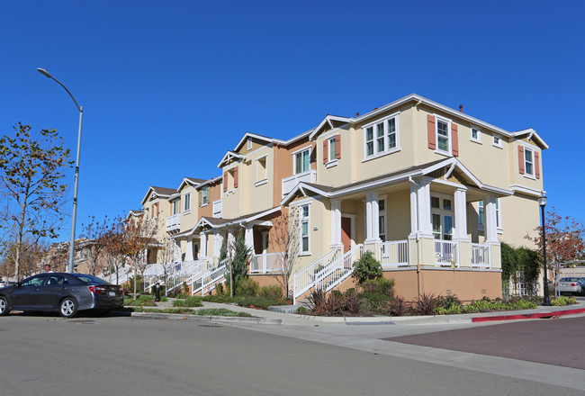 Cross Creek Townhomes in Hayward, CA - Building Photo - Building Photo