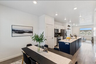 1092 E Vessel Ct in Saratoga Springs, UT - Building Photo - Building Photo