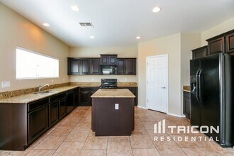 43009 W Kristal Ln in Maricopa, AZ - Foto de edificio - Building Photo