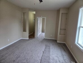 921 N Mason, Unit 1 in Saginaw, MI - Foto de edificio - Building Photo