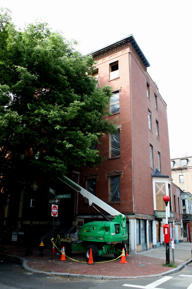 60 E Springfield St in Boston, MA - Foto de edificio - Building Photo