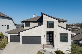 19408 Summit Glory Trl in Briarcliff, TX - Building Photo - Building Photo