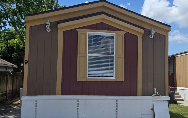 property at 1120 N Vista Dr