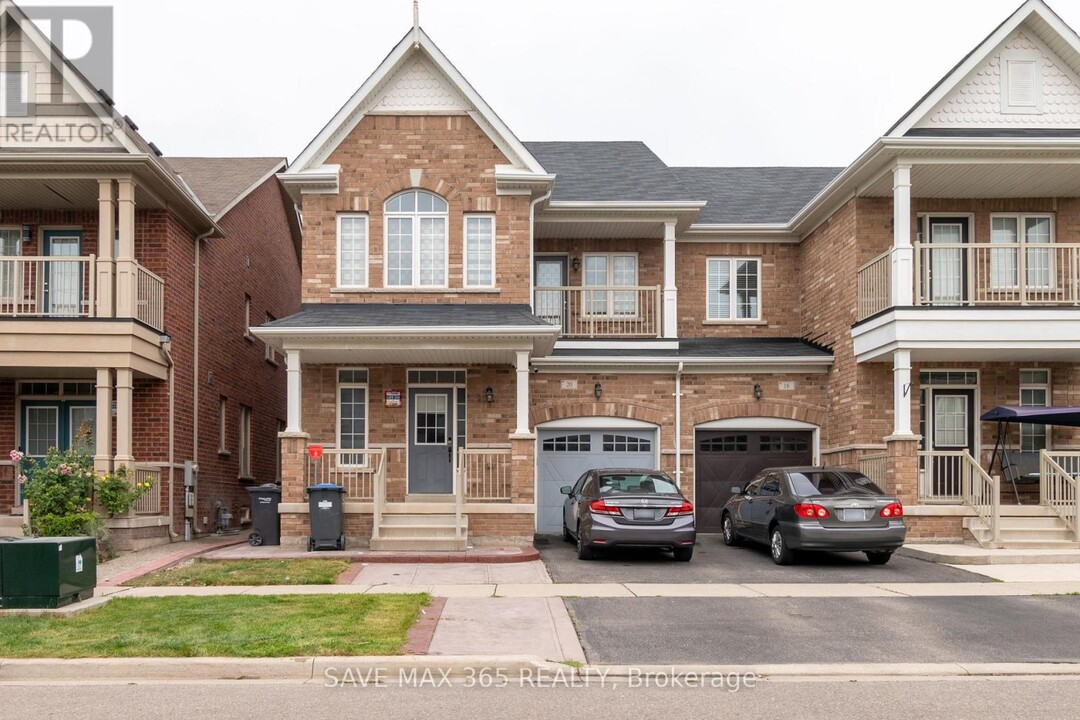 20 Fitzgibson St in Brampton, ON - Building Photo