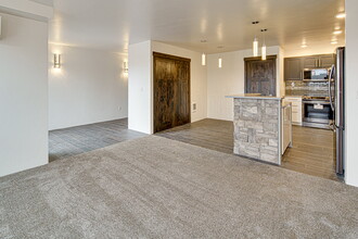 224 SE Vine Ln in Bend, OR - Foto de edificio - Building Photo