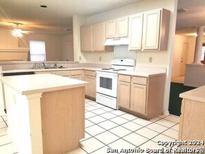 2122 Cougar Ridge in San Antonio, TX - Building Photo - Building Photo