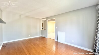 1-37 Montcalm Dr in Kitchener, ON - Building Photo - Building Photo