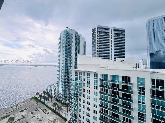 1200 Brickell Bay Dr, Unit 2809 in Miami, FL - Building Photo - Building Photo