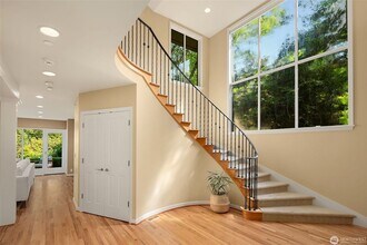 8300 SE 82nd St in Mercer Island, WA - Building Photo - Building Photo
