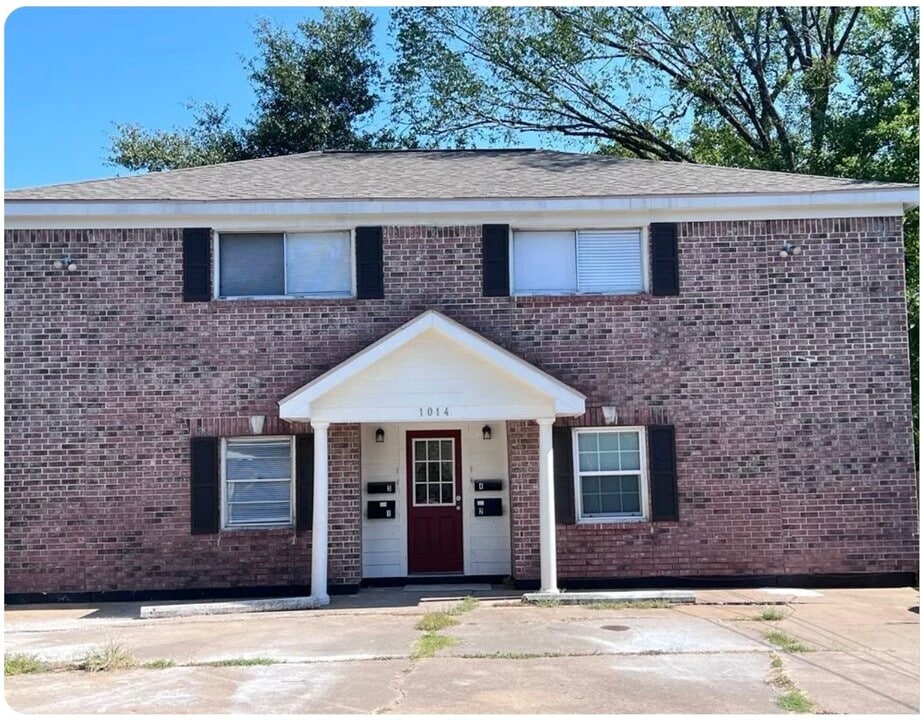 1014 E 23rd St in Bryan, TX - Building Photo