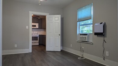7414 Canal St-Unit -B in Houston, TX - Building Photo - Building Photo