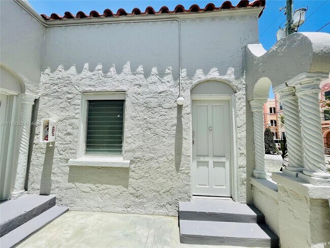 442 SW 10th Ave-Unit -2 in Miami, FL - Building Photo - Building Photo