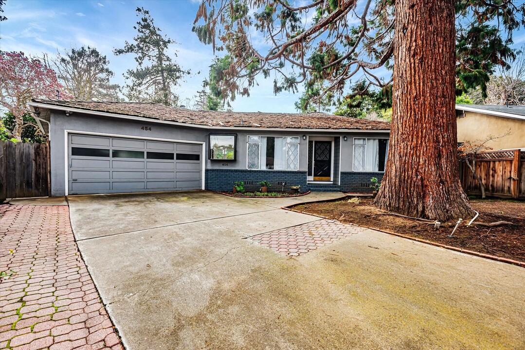 454 Falk Ct in Menlo Park, CA - Building Photo