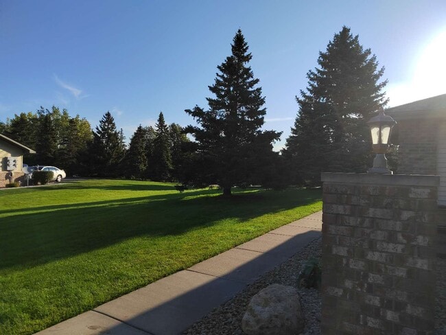 9900 54th Pl N in Minneapolis, MN - Building Photo - Building Photo
