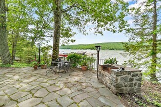 45 Woods Rd in Greenwood Lake, NY - Building Photo - Building Photo